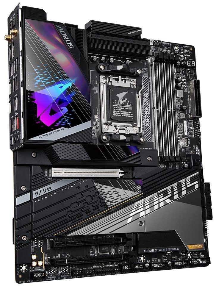 GIGABYTE X670E AORUS XTREME / AMD X670 / AM5 / 4x DDR5 DIMM / 4x M.2 / HDMI / DP / 2x USB-C / WiFi / EATX